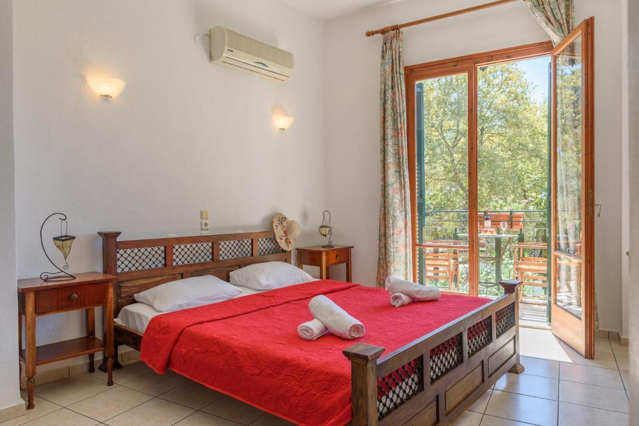 Des Roses Hotel Platanias  Exterior photo