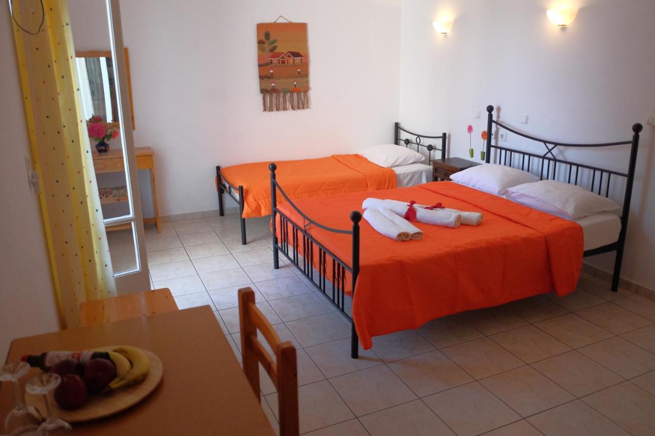 Des Roses Hotel Platanias  Exterior photo