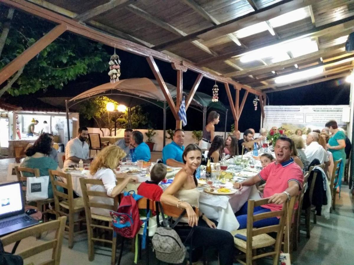 Des Roses Hotel Platanias  Exterior photo