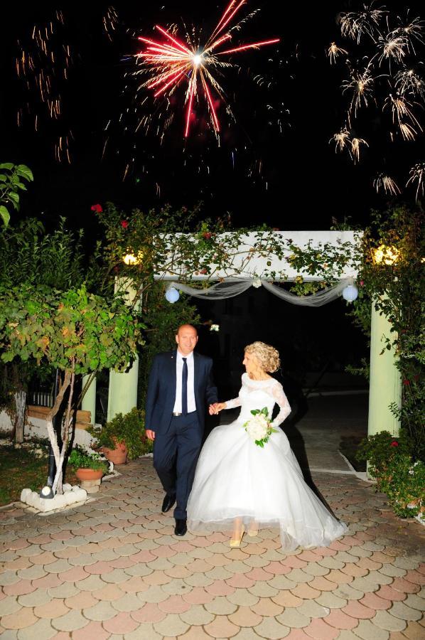 Des Roses Hotel Platanias  Exterior photo