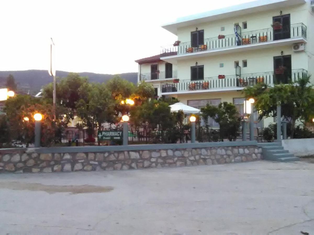 Des Roses Hotel Platanias  Exterior photo